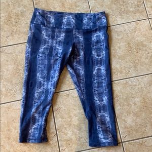 scorpio sol blue tye-dye cropped leggings